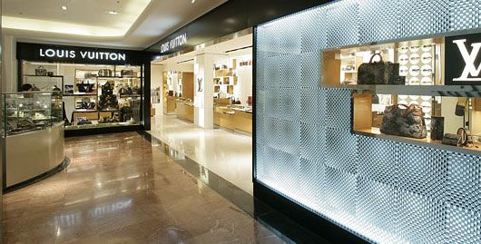 flaske kylling Pelmel Louis Vuitton Paris Printemps Haussmann Store, France | The Art of Mike  Mignola